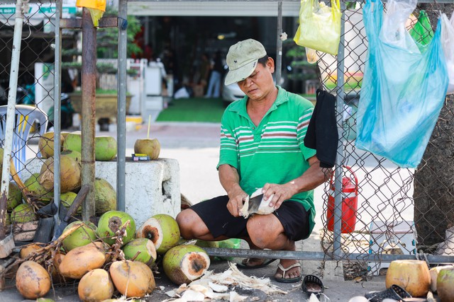 Xóm chợ nổi miền Tây ở TP.HCM với tết 'lạ': 'Lo tết thiên hạ trước, mình sau'- Ảnh 4.