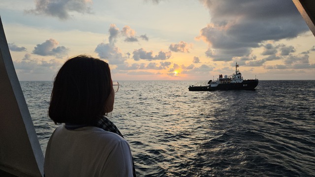 M&ecirc; mẩn đ&oacute;n b&igrave;nh minh v&agrave; ho&agrave;ng h&ocirc;n gần nh&agrave; gi&agrave;n DK1 - Ảnh 1.