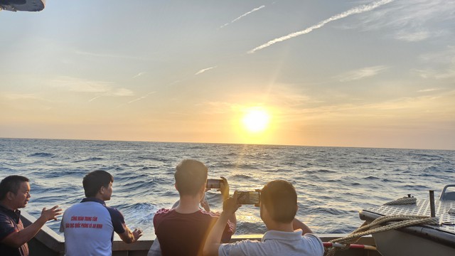 M&ecirc; mẩn đ&oacute;n b&igrave;nh minh v&agrave; ho&agrave;ng h&ocirc;n gần nh&agrave; gi&agrave;n DK1- Ảnh 9.