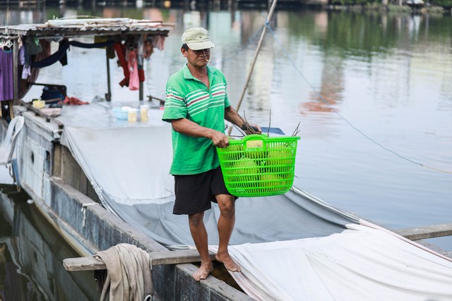 Xóm chợ nổi miền Tây ở TP.HCM với tết 'lạ': 'Lo tết thiên hạ trước, mình sau'- Ảnh 3.