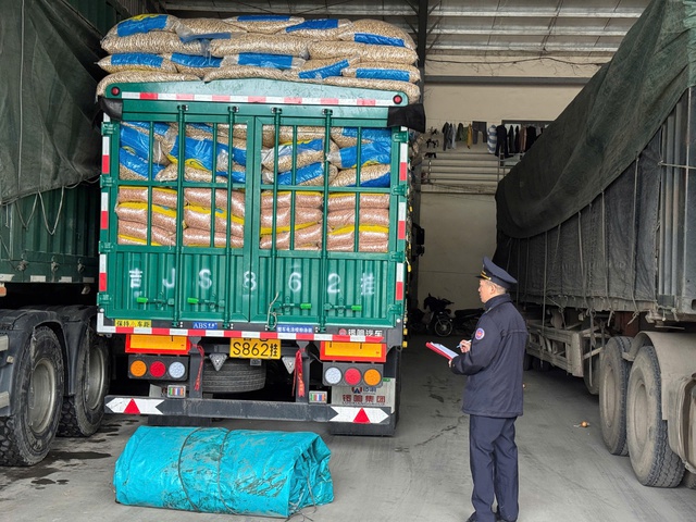 Lo &ugrave;n tắc th&ocirc;ng quan t&aacute;i diễn sau 15.4, kiến nghị giảm tiền kiểm- Ảnh 2.