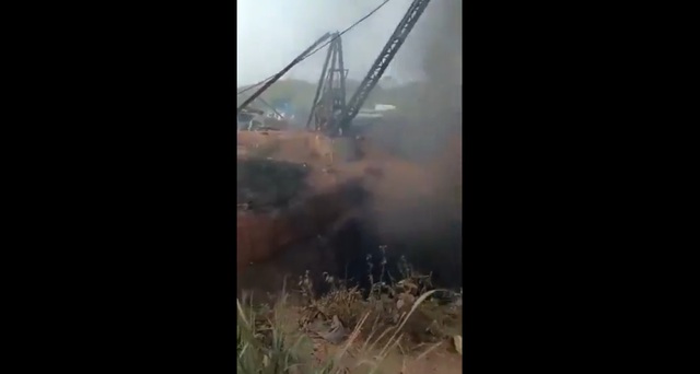 'Mỏ hang chuột' ở Ấn Độ nổ tung, &iacute;t nhất 18 người chết - Ảnh 1.