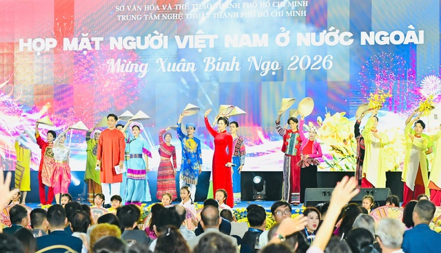 V&otilde; Hạ Tr&acirc;m, Hiền Thục biểu diễn chương tr&igrave;nh họp mặt kiều b&agrave;o mừng Xu&acirc;n B&iacute;nh Ngọ- Ảnh 1.