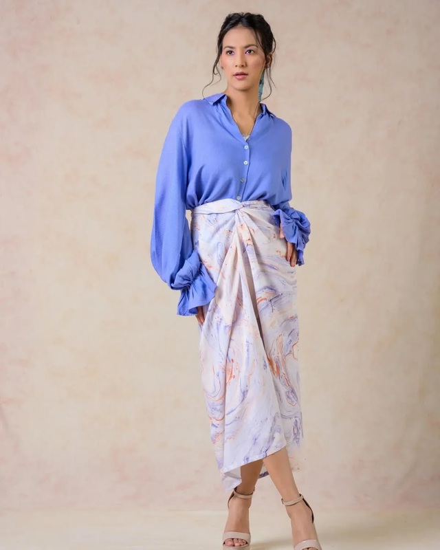 Trang phục họa tiết vân đá mang nét thanh tao ngày xuân- Ảnh 2.