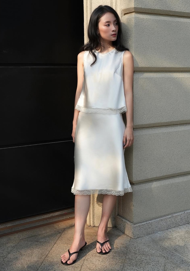 Công thức vàng cho nàng hiện đại với áo không tay và chân váy midi- Ảnh 3.
