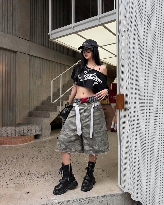 Áo trễ vai phối mũ: Công thức thời trang đang được nhiều cô gái yêu thích- Ảnh 5.