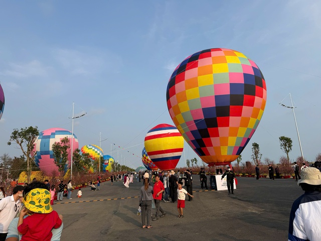 Cả nước rạo rực đ&oacute;n xu&acirc;n- Ảnh 6.