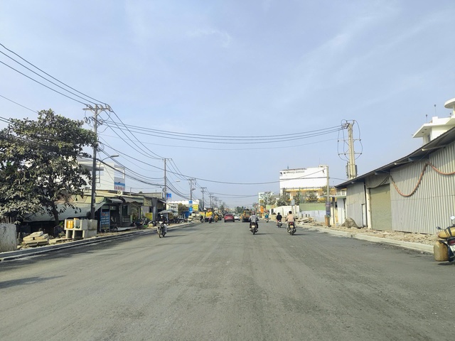 Thi c&ocirc;ng đường L&ograve; Lu bụi m&ugrave; mịt: Đề xuất thay nh&agrave; thầu nếu thiếu năng lực- Ảnh 1.