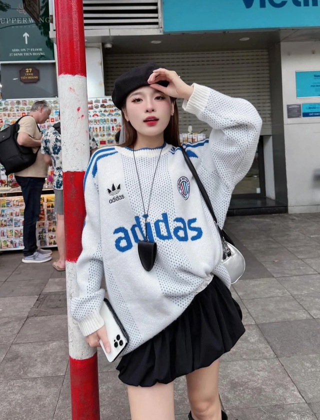 Mũ nồi điểm xuyết cho trang phục dạo phố thêm cá tính- Ảnh 1.