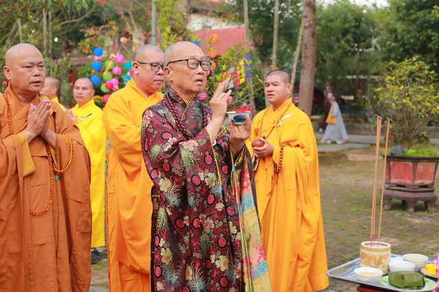 Phi&ecirc;n chợ 0 đồng ở Sắc Tứ Tịnh Quang: Chia sẻ y&ecirc;u thương cho người ngh&egrave;o - Ảnh 1.