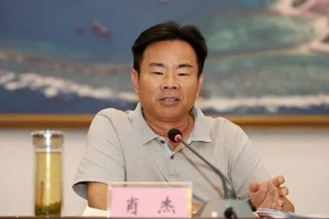 Trung Quốc bắt quan chức từng x&acirc;y dựng phi ph&aacute;p ở Biển Đ&ocirc;ng - Ảnh 1.