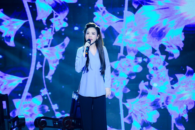 C&ocirc; g&aacute;i h&aacute;t 'Giọt lệ đ&agrave;i trang' khiến Th&aacute;i Ch&acirc;u cho điểm tuyệt đối - Ảnh 1.