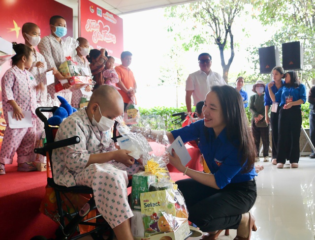 Xu&acirc;n t&igrave;nh nguyện của những người trẻ B&aacute;o Thanh Ni&ecirc;n đến với c&aacute;c mảnh đời kh&oacute; khăn- Ảnh 3.