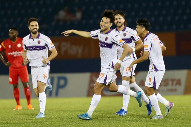 CLB Becamex TP.HCM thua ngược cay đắng PVF-CAND: &lsquo;Nước mắt&rsquo; Hồ Tấn T&agrave;i!- Ảnh 2.