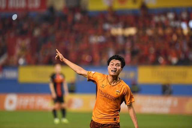 Bảng xếp hạng v&ograve;ng 13 V-League mới nhất: HAGL leo thẳng l&ecirc;n tốp 8, đẩy Nam Định xuống vị tr&iacute; kh&oacute; tin- Ảnh 1.