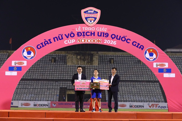 Phong Ph&uacute; H&agrave; Nam v&ocirc; địch U.19 nữ quốc gia, đội TP.HCM bị ngược d&ograve;ng trận cuối- Ảnh 2.