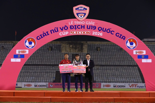 Phong Ph&uacute; H&agrave; Nam v&ocirc; địch U.19 nữ quốc gia, đội TP.HCM bị ngược d&ograve;ng trận cuối- Ảnh 3.