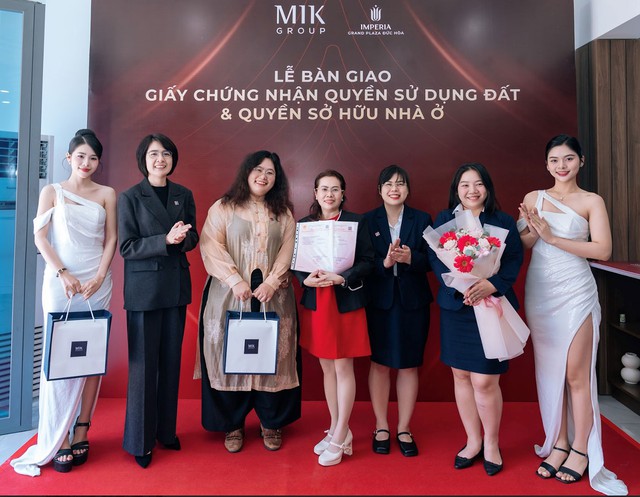 Imperia Grand Plaza Đức H&ograve;a b&agrave;n giao sổ hồng cho gần 50 kh&aacute;ch h&agrave;ng- Ảnh 1.