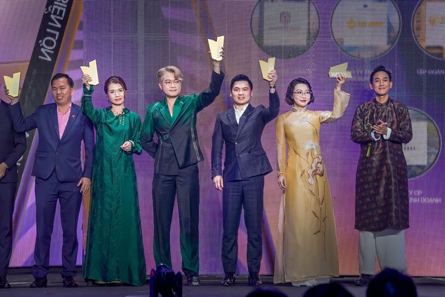 Tập đo&agrave;n T&T Group v&agrave; h&agrave;nh tr&igrave;nh 'Vươn m&igrave;nh ra biển lớn' tại WeChoice Awards 2025- Ảnh 1.