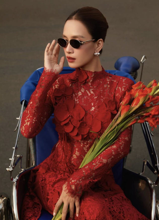 Áo dài cách tân lên ngôi trong tủ đồ đón tết 2026 của quý cô hiện đại- Ảnh 10.