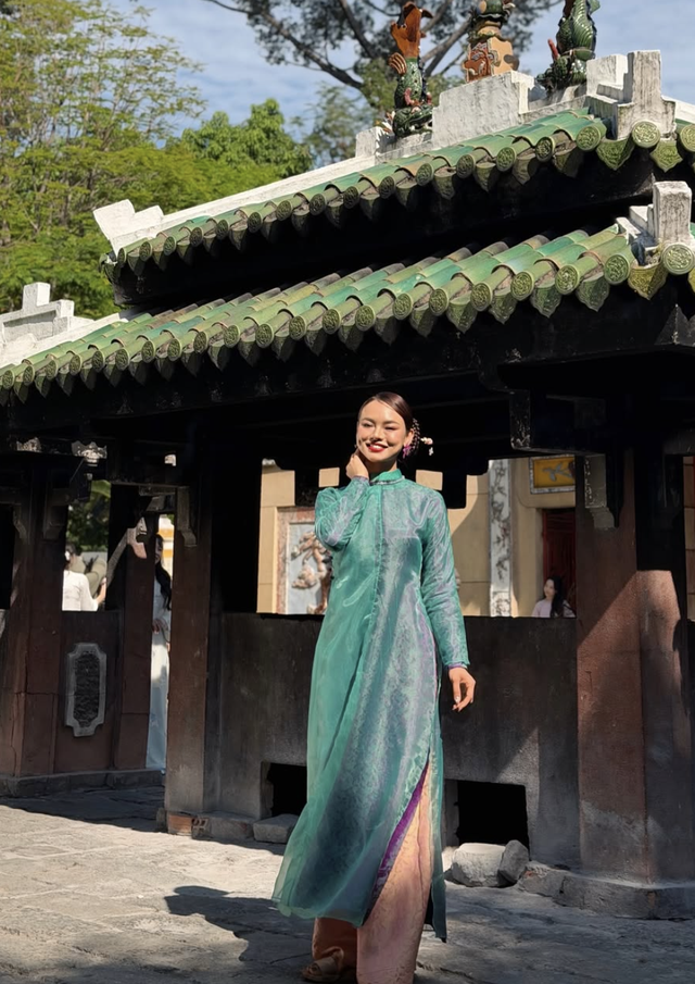 Áo dài xanh lá, lựa chọn mới của vẻ đẹp quốc dân ngày tết- Ảnh 11.