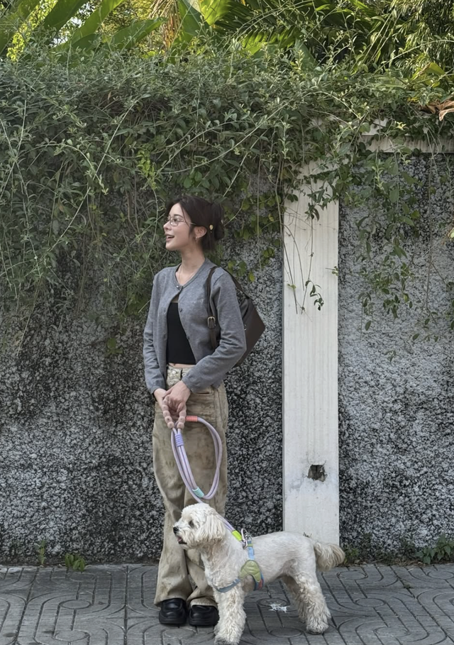 Áo cardigan mềm mại, món đồ 'chân ái' cho tiết trời xuân se lạnh- Ảnh 12.