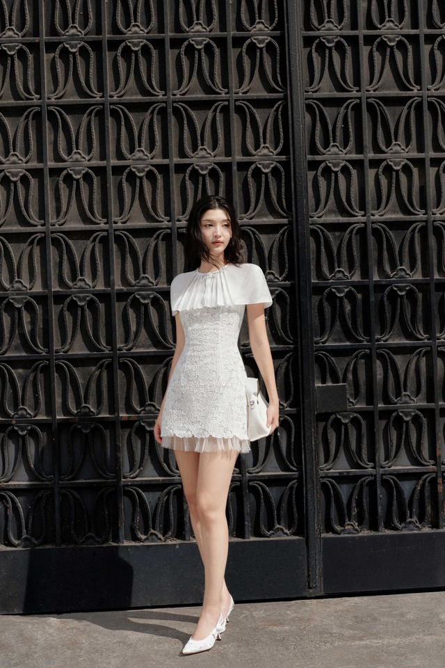 Tôn lên sự trong trẻo ngày xuân với trang phục sắc trắng- Ảnh 2.