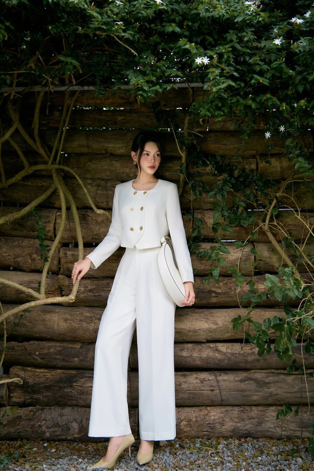 Tôn lên sự trong trẻo ngày xuân với trang phục sắc trắng- Ảnh 6.