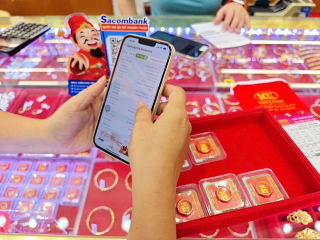 Gi&aacute; v&agrave;ng h&ocirc;m nay 10.2.2026: V&agrave;ng nhẫn b&aacute;m s&aacute;t v&agrave;ng miếng- Ảnh 1.