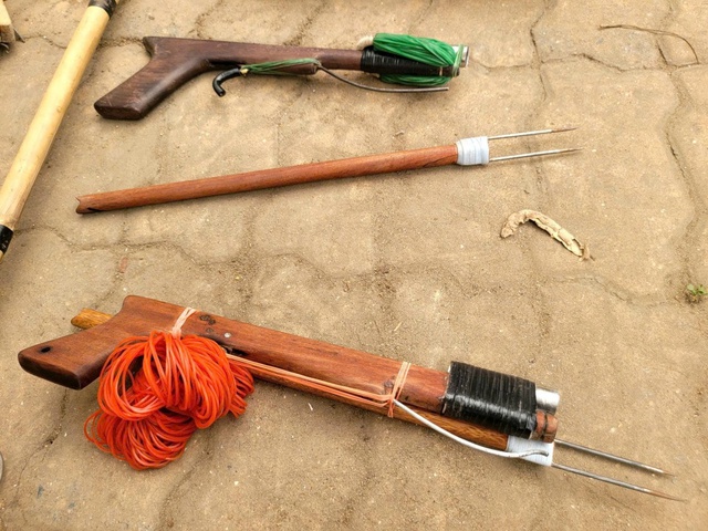 Triệt ph&aacute; băng nh&oacute;m chuy&ecirc;n trộm m&egrave;o, d&ugrave;ng b&igrave;nh xịt hơi cay chống trả - Ảnh 2.