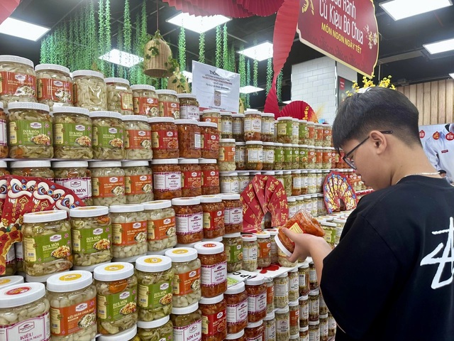 Nỗ lực b&igrave;nh ổn gi&aacute; h&agrave;ng tết- Ảnh 2.