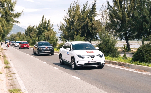 VinFast l&igrave; x&igrave; tết 'si&ecirc;u khủng', miễn ph&iacute; tới 3 năm sạc xe - Ảnh 1.