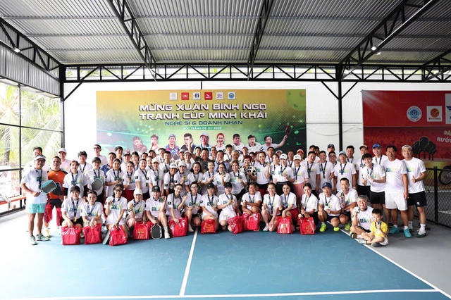 Huy Kh&aacute;nh lần đầu v&ocirc; địch giải pickleball- Ảnh 1.