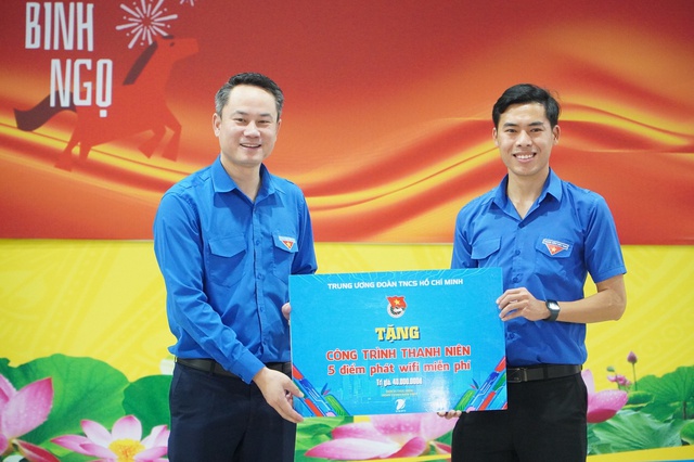 Xu&acirc;n bi&ecirc;n giới - Tết biển đảo sưởi ấm v&ugrave;ng b&atilde;o lũ Gia Lai- Ảnh 3.