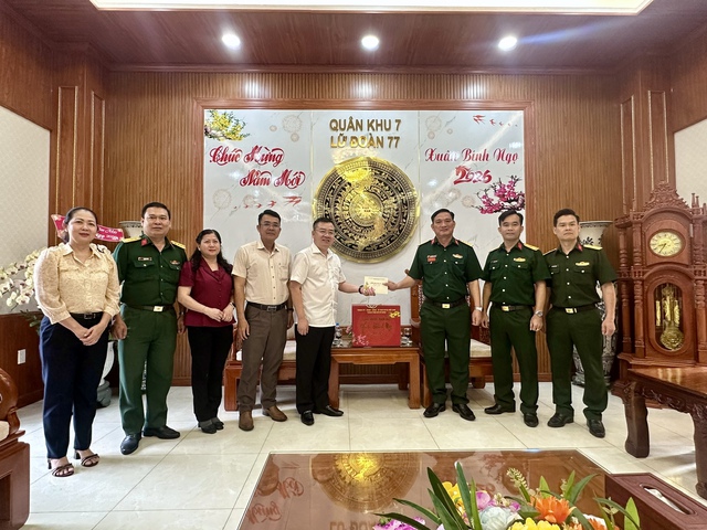 L&atilde;nh đạo TP.HCM thăm, ch&uacute;c tết c&aacute;c trung t&acirc;m chăm s&oacute;c trẻ em đặc biệt - Ảnh 4.