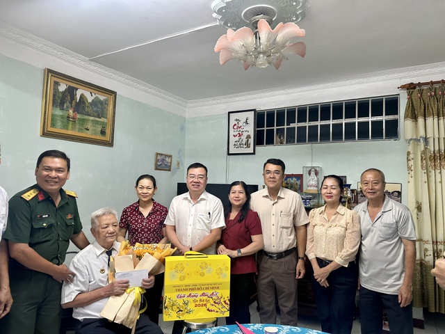 L&atilde;nh đạo TP.HCM thăm, ch&uacute;c tết c&aacute;c trung t&acirc;m chăm s&oacute;c trẻ em đặc biệt - Ảnh 6.