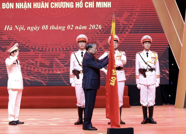 Tổng B&iacute; thư T&ocirc; L&acirc;m trao tặng Hu&acirc;n chương Hồ Ch&iacute; Minh cho lực lượng t&igrave;nh b&aacute;o CAND- Ảnh 2.