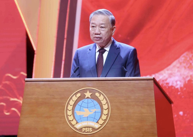 Tổng B&iacute; thư T&ocirc; L&acirc;m trao tặng Hu&acirc;n chương Hồ Ch&iacute; Minh cho lực lượng t&igrave;nh b&aacute;o CAND- Ảnh 1.