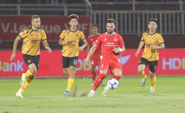 Sốc: CLB C&ocirc;ng an TP.HCM bị Thanh H&oacute;a đ&aacute;nh bại ngay tại Thống Nhất, ngoại binh L&agrave;o rực s&aacute;ng- Ảnh 2.