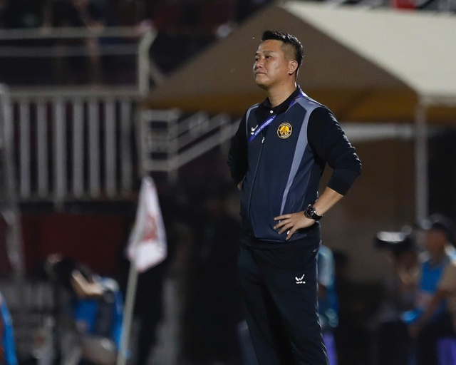 HLV L&ecirc; Huỳnh Đức n&oacute;i lời cay đắng sau thất bại kh&oacute; tin, HLV Thanh H&oacute;a mừng ph&aacute;t kh&oacute;c- Ảnh 1.