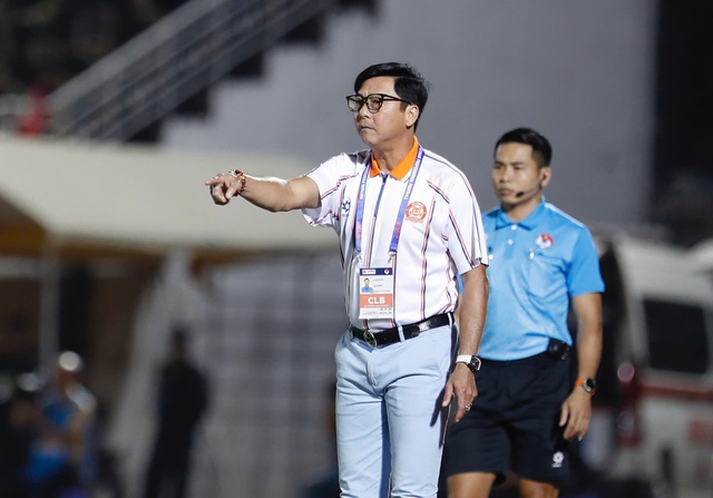 HLV L&ecirc; Huỳnh Đức n&oacute;i lời cay đắng sau thất bại kh&oacute; tin, HLV Thanh H&oacute;a mừng ph&aacute;t kh&oacute;c- Ảnh 2.
