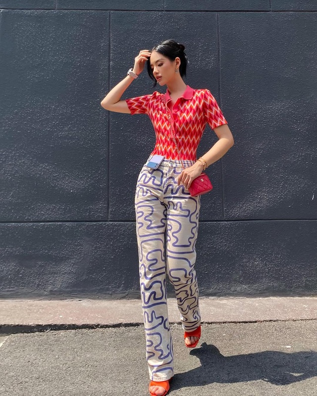 Họa tiết chevron, điểm nhấn hình học cho vẻ ngoài khác biệt- Ảnh 1.