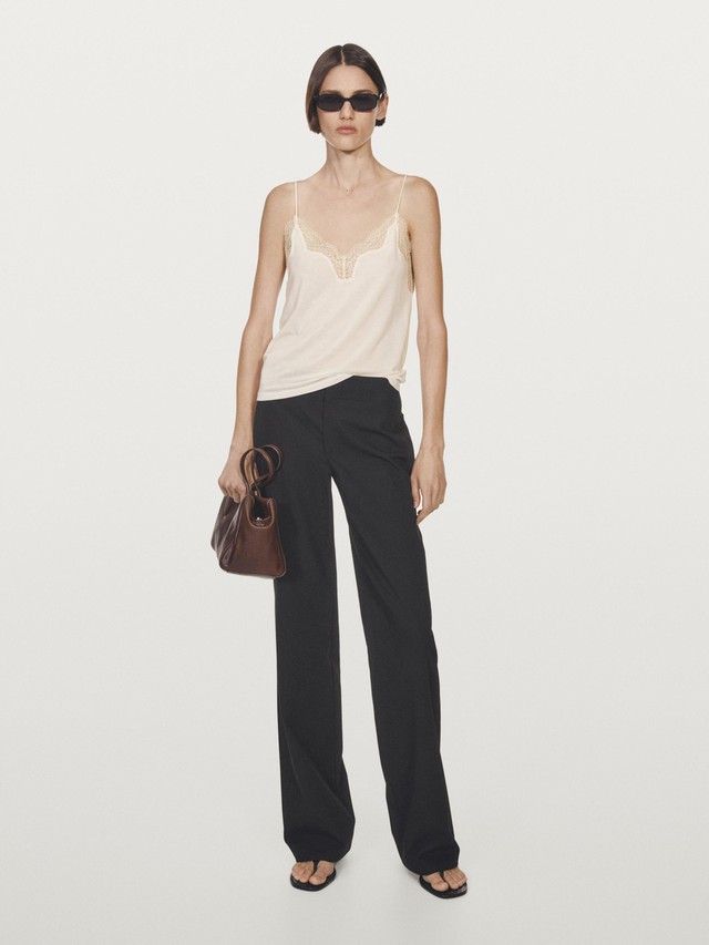 Khoe vai trần gợi cảm cùng áo hai dây lụa tinh tế- Ảnh 2.