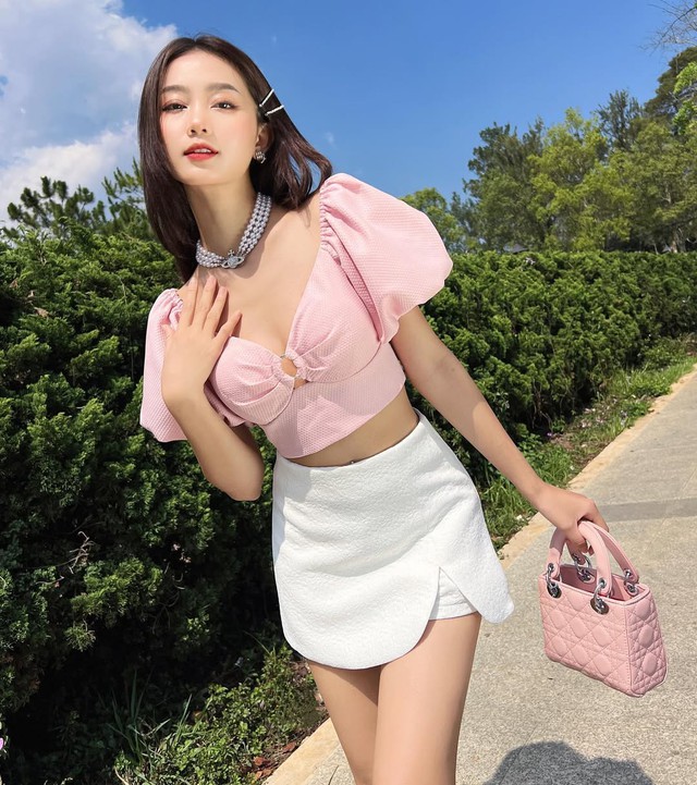 Chút điệu đà ngày xuân với áo tay phồng - Ảnh 1.