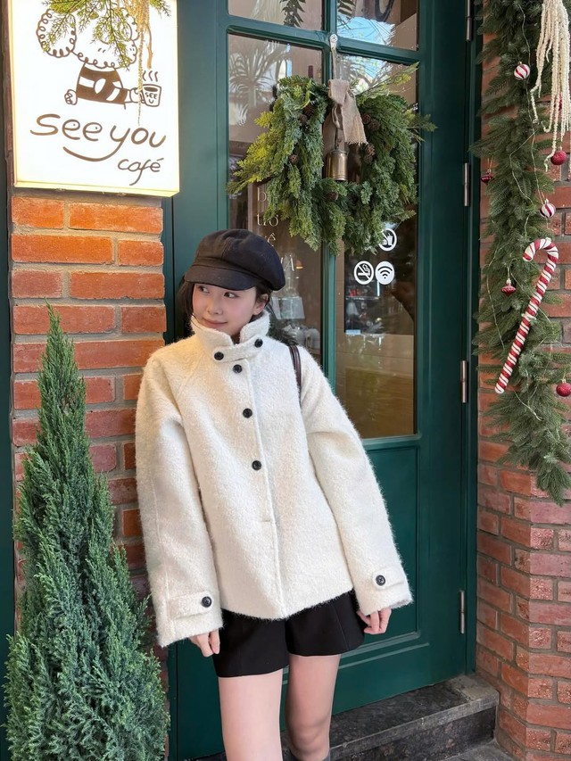 Không thể rời mắt với áo khoác cổ ống chuẩn gu cá tính- Ảnh 1.