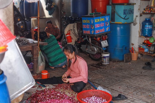 Tết lạ 'x&oacute;m chảy nước mắt' ở TP.HCM: V&igrave; sao nhiều người bỏ nghề?- Ảnh 1.