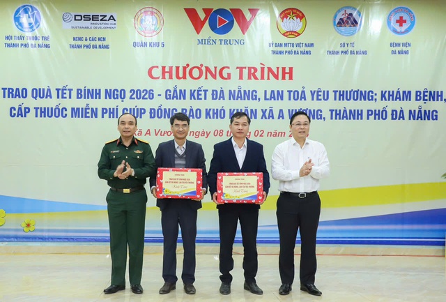 1.300 suất quà tết đến với người nghèo Đà Nẵng - Ảnh 1.