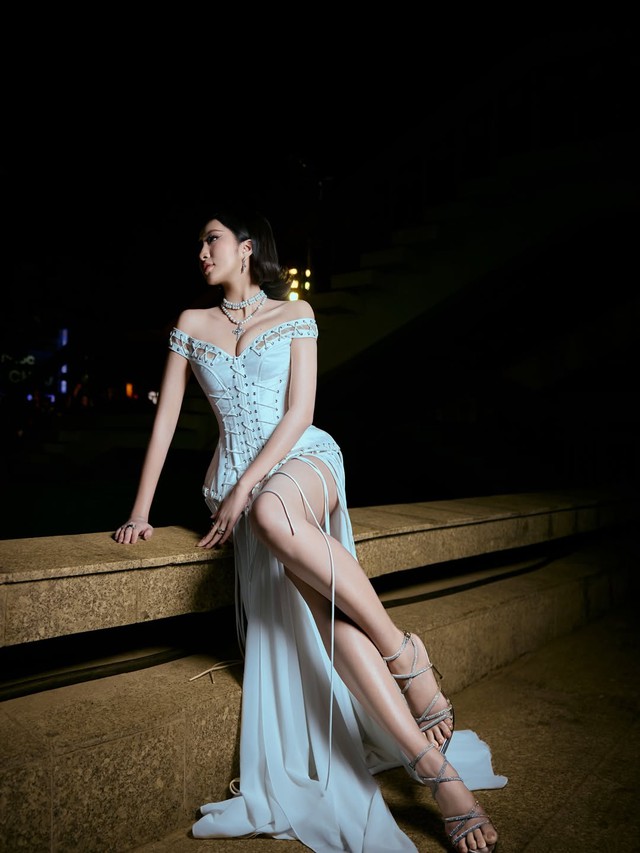 Sức hút từ phụ kiện ánh kim tạo nét sang trọng cho quý cô sành điệu- Ảnh 6.