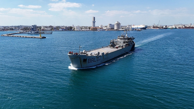 Hai t&agrave;u Hải qu&acirc;n Mexico chở viện trợ nh&acirc;n đạo Cuba giữa bối cảnh kh&oacute; khăn - Ảnh 1.