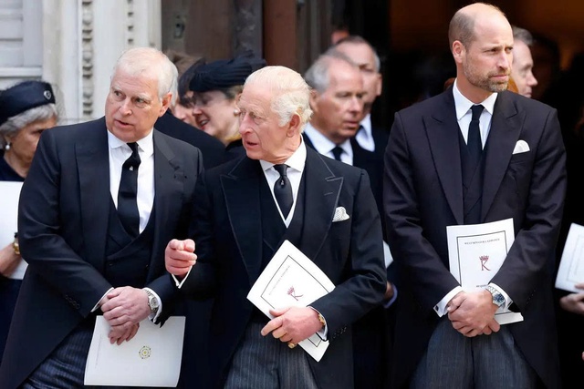 Cựu Ho&agrave;ng tử Andrew hết chốn dung th&acirc;n sau quyết định thẳng tay của Vua Charles III  - Ảnh 1.